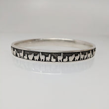 Load image into Gallery viewer, Alpaca Huacaya Her Line Eternity Bangle Bracelet - Sterling Silver; Oxidized Accent