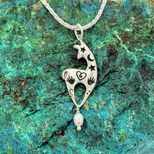 Load image into Gallery viewer, Alpaca or Llama Spirit Image Pendant