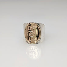 Load image into Gallery viewer, Alpaca or Llama Reflection Petroglyph Motif Ring Sterling Silver band with 14K Yellow Gold coin with star icon accent - smooth rim
