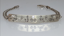 Load image into Gallery viewer, Custom Llama or Alpaca Icon  Bracelet - 14K White Gold with Diamond Accent